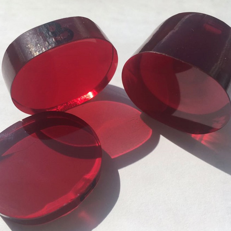 Al2O3 safír barevný červený rubínový materiál drahokam (2)