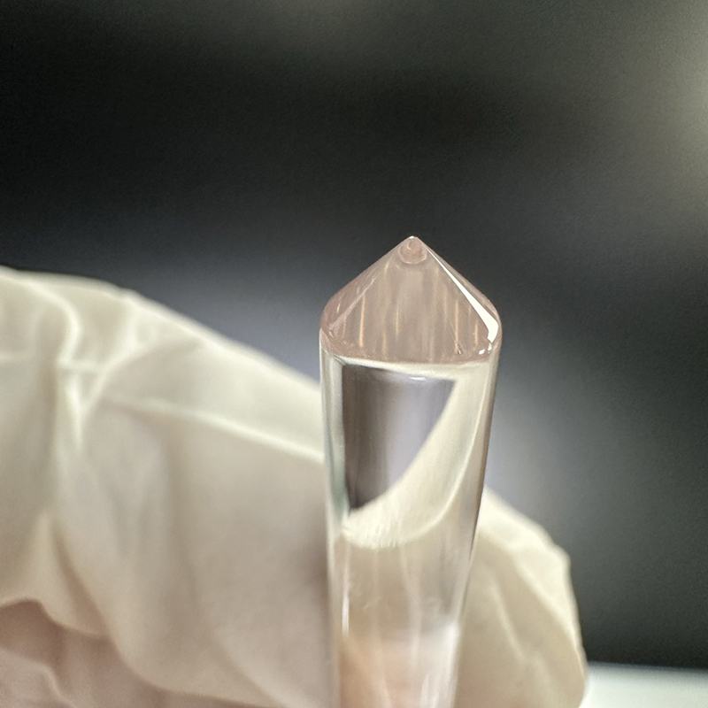 Pilar safir sepenuhnya dipoles tahan aus kristal tunggal transparan (1)
